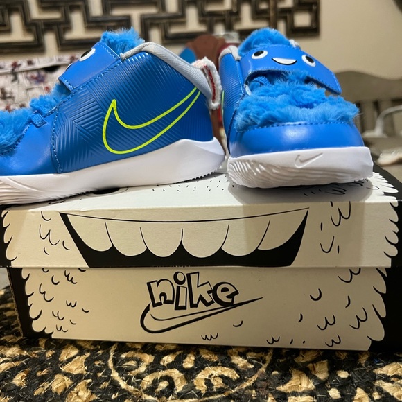 Nike shoes for boys . Size 10 in kids - Picture 2 of 7